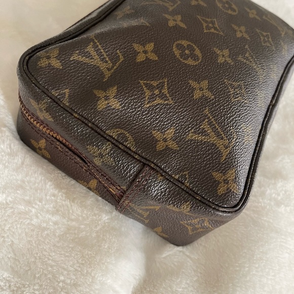 Louis Vuitton Cosmetic Toiletry Monogram Bag - Picture 2 of 10